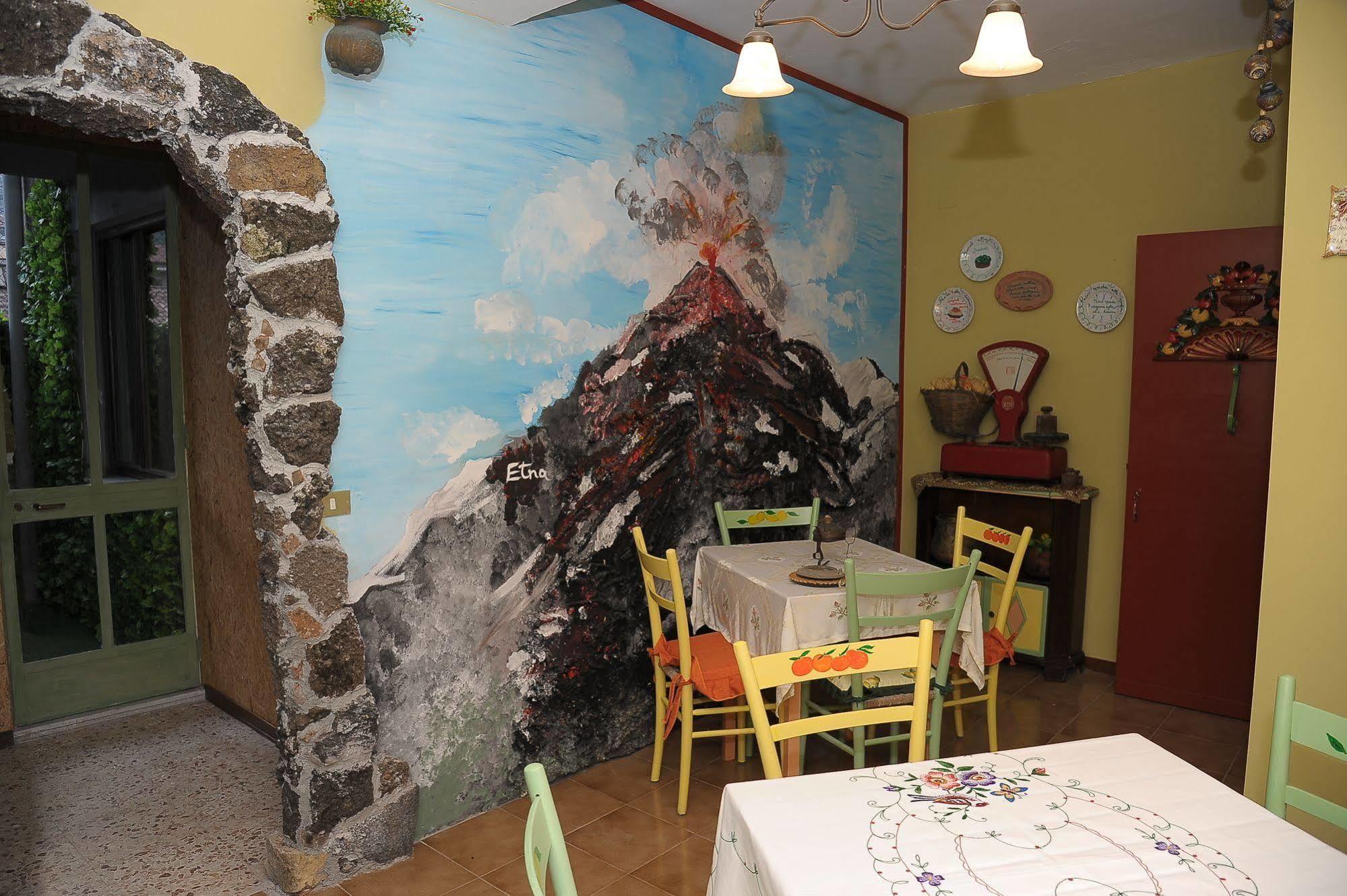 Sicilia In Miniatura "L'Atelier Dell'Etna" Bed & Breakfast Zafferana Etnea Exterior photo